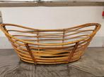 Vintage rotan mozesmand, ratan wieg met pootjes, Gebruikt, Mand, Ophalen of Verzenden, Riet