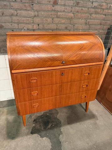 Prachtig vormgegeven vintage secretaris. beschikbaar voor biedingen