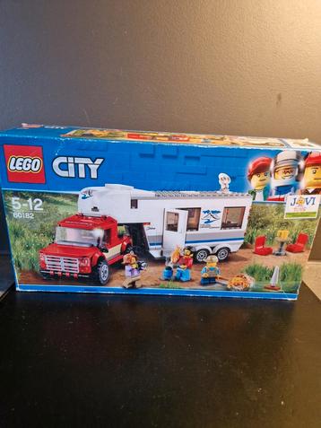 Lego City Pick-up truck en Caravan beschikbaar voor biedingen