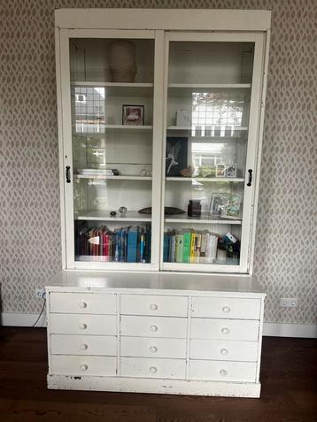 Brocante vintage buffetkast wit beschikbaar voor biedingen