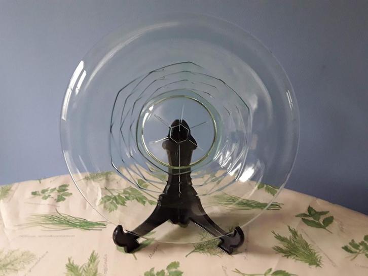 Glazen schaal" Pijnappel", lichtgroen. Copier Leerdam 1935, Antiek en Kunst, Antiek | Schalen, Ophalen of Verzenden