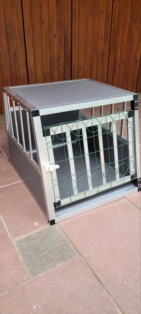 Bench voor middelgrote hond, 65x50x46 cm, Dieren en Toebehoren, Hondenbenches, Gebruikt, Ophalen