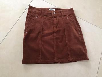 Mooi bruin rib rokje zgan maat 34 van Only Lengte 40 cm beschikbaar voor biedingen