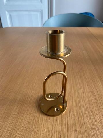 Gouden kaarsstandaard beschikbaar voor biedingen
