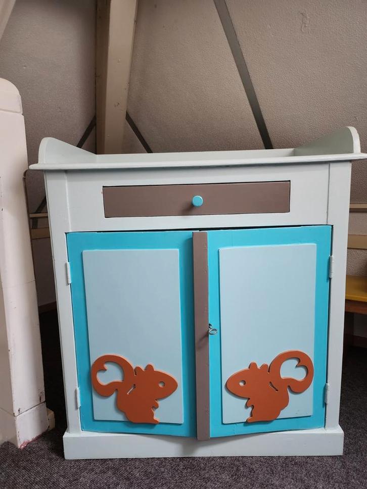 Kleurrijke vintage commode, Kinderen en Baby's, Kinderkamer | Commodes en Kasten, Gebruikt, Commode, Minder dan 90 cm, Minder dan 75 cm