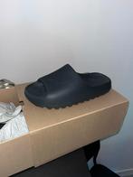 Yeezy Slide Onyx, Kleding | Heren, Schoenen, Ophalen of Verzenden, Zo goed als nieuw, Zwart