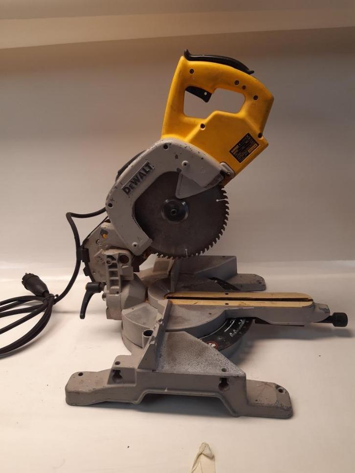 Afkortzaag DeWalt DW707, Doe-het-zelf en Verbouw, Gereedschap | Zaagmachines, Gebruikt, Afkortzaag, 1200 watt of meer, 30 tot 70 mm