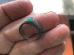 MIDDELEEUWSE ring met fraaie groene glas gem Bodemvondst, Overige materialen, Gebruikt, Ophalen of Verzenden, Dame