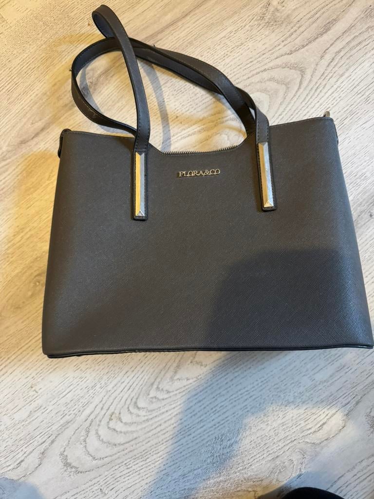 Flora & Co Handtas - Taupe, Sieraden, Tassen en Uiterlijk, Tassen | Damestassen, Ophalen of Verzenden, Gebruikt, Beige, Handtas