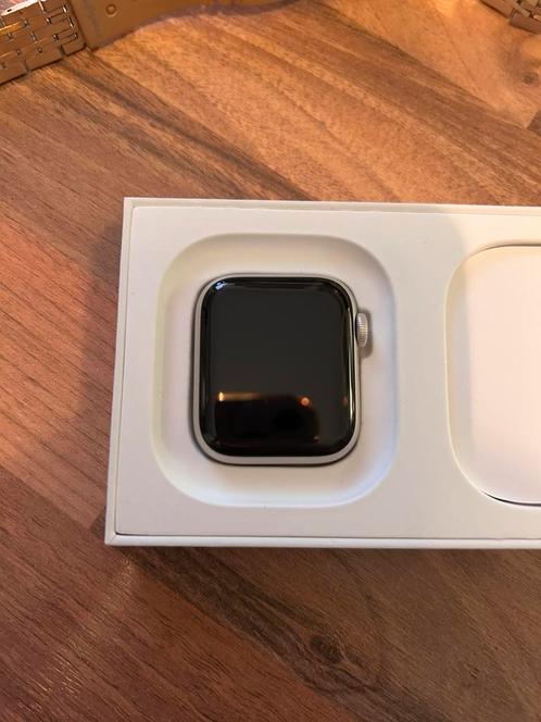 Apple Watch SE (Gen 2) 40mm, Sieraden, Tassen en Uiterlijk, Smartwatches, Zo goed als nieuw, iOS, Zilver, Afstand, Calorieverbanding