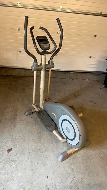 Fitness hometrainer de oefening die goed voelt beschikbaar voor biedingen