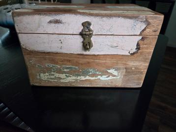 Tof houten kistje beschikbaar voor biedingen