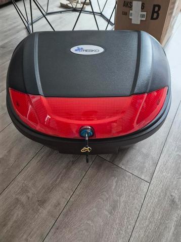 Motorkoffer voor 2 helmen. beschikbaar voor biedingen