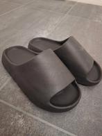 Yeezy slides, Kleding | Heren, Schoenen, Ophalen of Verzenden