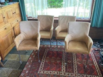 4 Luxe leren eettafel stoelen met wieltjes beschikbaar voor biedingen