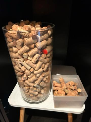 Vaas vol kurken - Decoratie beschikbaar voor biedingen