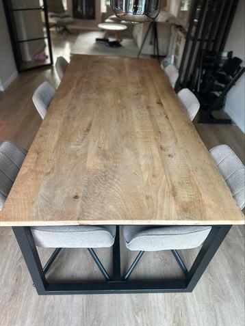 Robuuste eettafel 240x100 beschikbaar voor biedingen