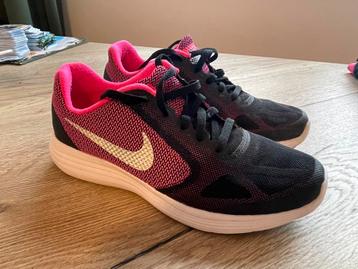 Nike sportschoen - maat 37,5 (ZGAN) beschikbaar voor biedingen