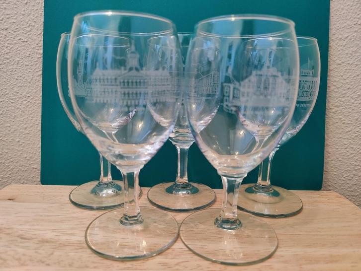Vijf vintage wijnglazen met afbeelding van paleizen, Verzamelen, Glas en Borrelglaasjes, Zo goed als nieuw, Overige typen, Verzenden