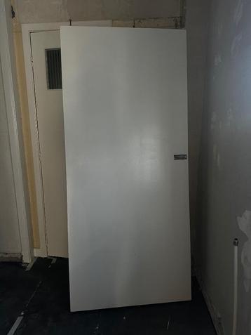 Witte deur met handgreep – 205x92x5 cm beschikbaar voor biedingen