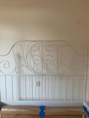 Ikea bedframe + lattenbodems, 140x200 - €35 beschikbaar voor biedingen