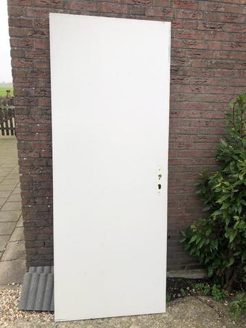 |Massieve buitendeur| Massieve voordeur| 214 X 83| beschikbaar voor biedingen