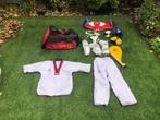 Taekwondo pak 140 cm bescherming en tas, Sport en Fitness, Vechtsporten en Zelfverdediging, Maat XS of kleiner, Ophalen, Zo goed als nieuw