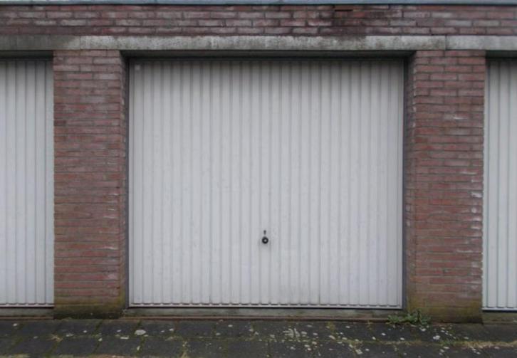 Garagebox te huur in Amstelveen bij busstation, Huizen en Kamers, Garages en Parkeerplaatsen, Amsterdam