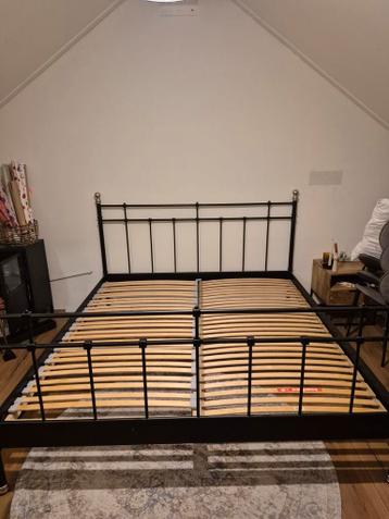 Zwart tweepersoonsbed (180x200) met 2 lattenbodems - afbeelding 1