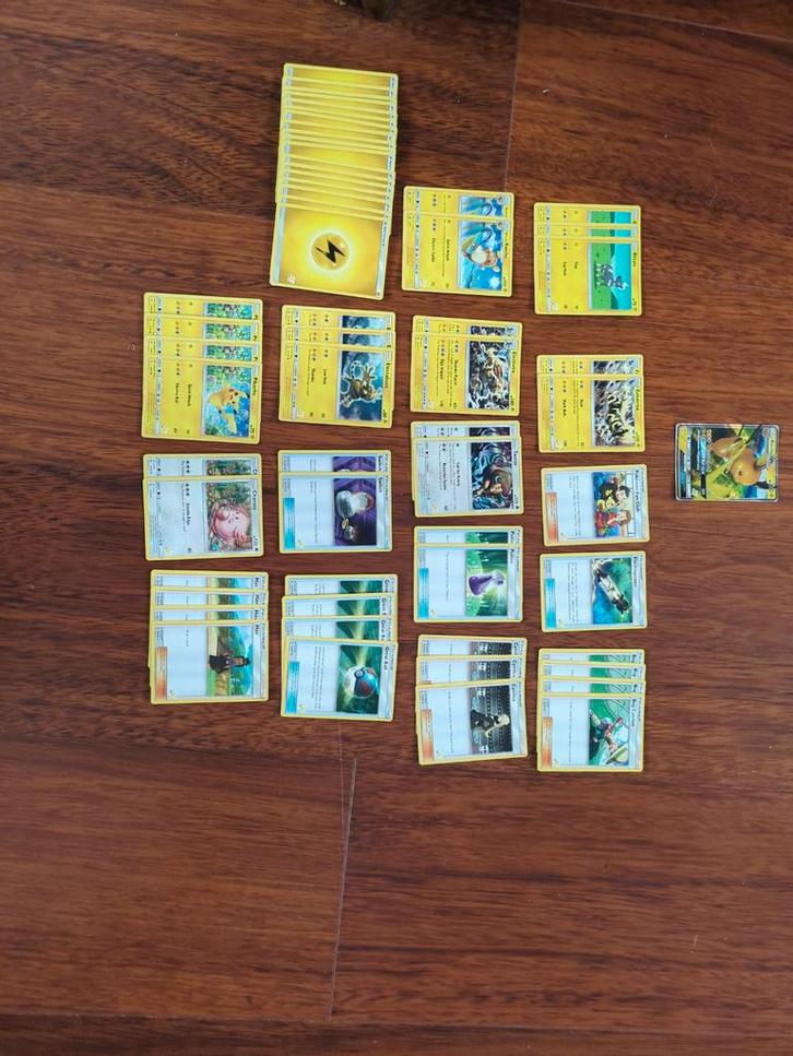 Pokemon Electro Deck 60 Kaarten  2017 super deal 2+1 Gratis, Hobby en Vrije tijd, Verzamelkaartspellen | Pokémon, Zo goed als nieuw