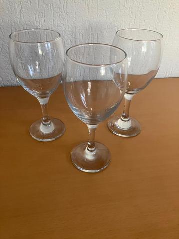 3 Wijnglazen beschikbaar voor biedingen