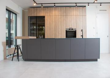 Complete showroom keuken incl werkblad en apparaten beschikbaar voor biedingen
