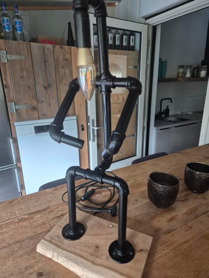 Industriële pijplamp - Uniek design!, Huis en Inrichting, Lampen | Tafellampen, Zo goed als nieuw, Hout, Metaal, Ophalen of Verzenden