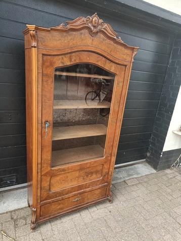 Biedemeier vitrine kast beschikbaar voor biedingen