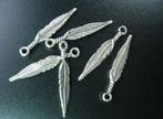 10 Tibetan Silver Veertjes Hangertjes Feather charms 29x5 mm, Ophalen of Verzenden, Nieuw, Hanger