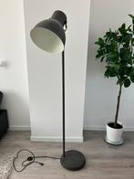 Ikea Hektar staande vloerlamp, Huis en Inrichting, Lampen | Vloerlampen, Ophalen, Overige materialen, Zo goed als nieuw, Landelijk, industrieel, modern