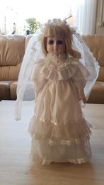 Porceinen bruidjes pop Speelt 'Here comes the bride', Verzamelen, Poppen, Ophalen, Pop