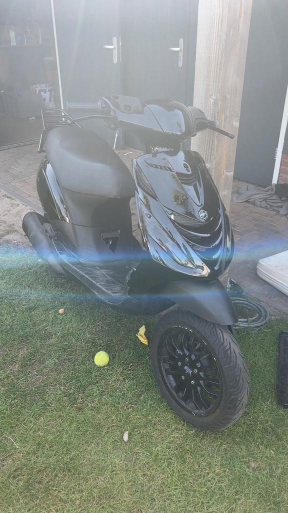 Zip 180cc, Fietsen en Brommers, Scooters | Piaggio, Zo goed als nieuw, Zip, Benzine, Ophalen