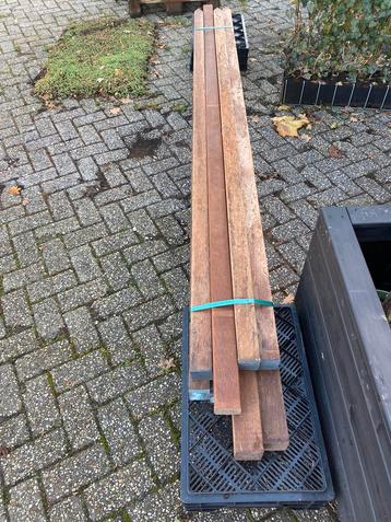 Hardhout palen fijn bezaagd 6x6 cm en 8x8 cm in div lengtes beschikbaar voor biedingen