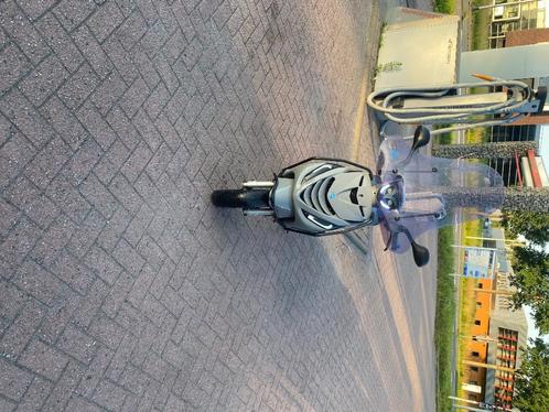 Piaggio Zip iGet 2019, Fietsen en Brommers, Scooters | Piaggio, Gebruikt, Zip, Maximaal 25 km/u, Benzine, Ophalen