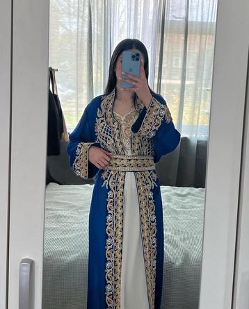 Elegante Marineblauwe & Witte Takchit met Gouden Borduursel  beschikbaar voor biedingen