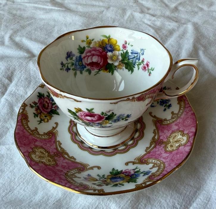 Verzameling Royal Albert + 1 Queens Engelse koffiekopjes, Verzamelen, Porselein, Kristal en Bestek, Zo goed als nieuw, Kop en/of schotel