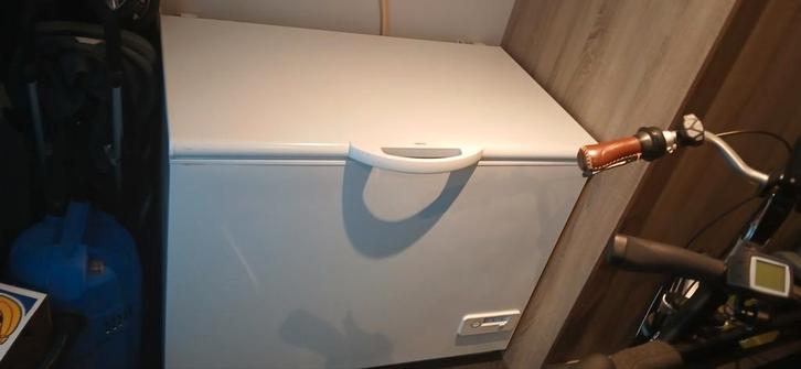 Witte Diepvrieskist MOET WEG!, Witgoed en Apparatuur, Vriezers en Diepvrieskisten, Zo goed als nieuw, Vrijstaand, Vrieskist, 85 tot 120 cm