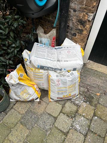 Zakken mortel/beton beschikbaar voor biedingen