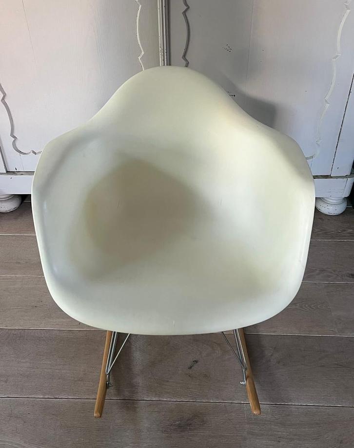 RAR schommelstoel,  wit, Huis en Inrichting, Stoelen, Zo goed als nieuw, Vijf, Zes of meer stoelen, Kunststof, Wit, Ophalen of Verzenden