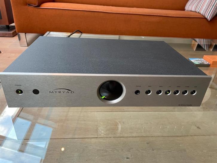Myryad MP100 gebalanceerde voorversterker /afstandsbediening, Audio, Tv en Foto, Versterkers en Receivers, Zo goed als nieuw, Stereo