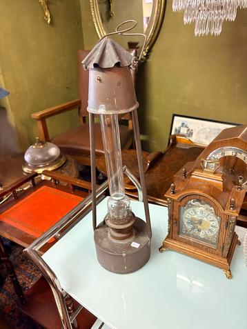 Oude mijnwerkerslamp beschikbaar voor biedingen