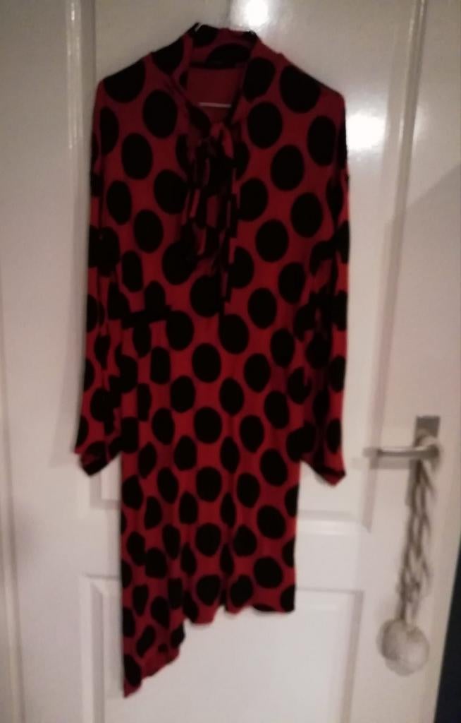 Zara asymmetrische jurk rood zwart M, Kleding | Dames, Jurken, Maat 38/40 (M), Zara, Ophalen of Verzenden, Zo goed als nieuw