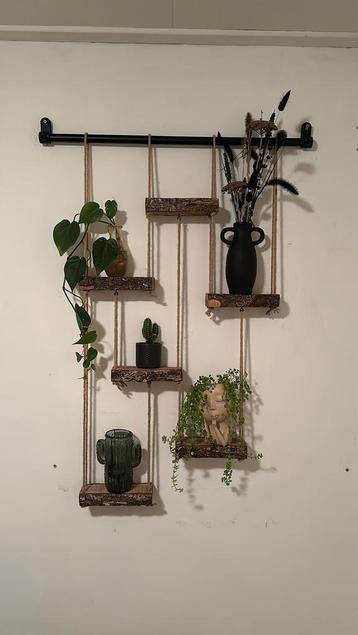 Wandhanger / Wandplanken / Wandrek / beschikbaar voor biedingen