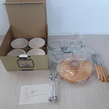 NIEUWE serveerset met 4 aardewerkschaaltjes voor saus etc. beschikbaar voor biedingen